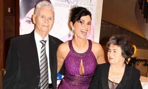 Ramona Bădescu şi părinţii ei jpeg