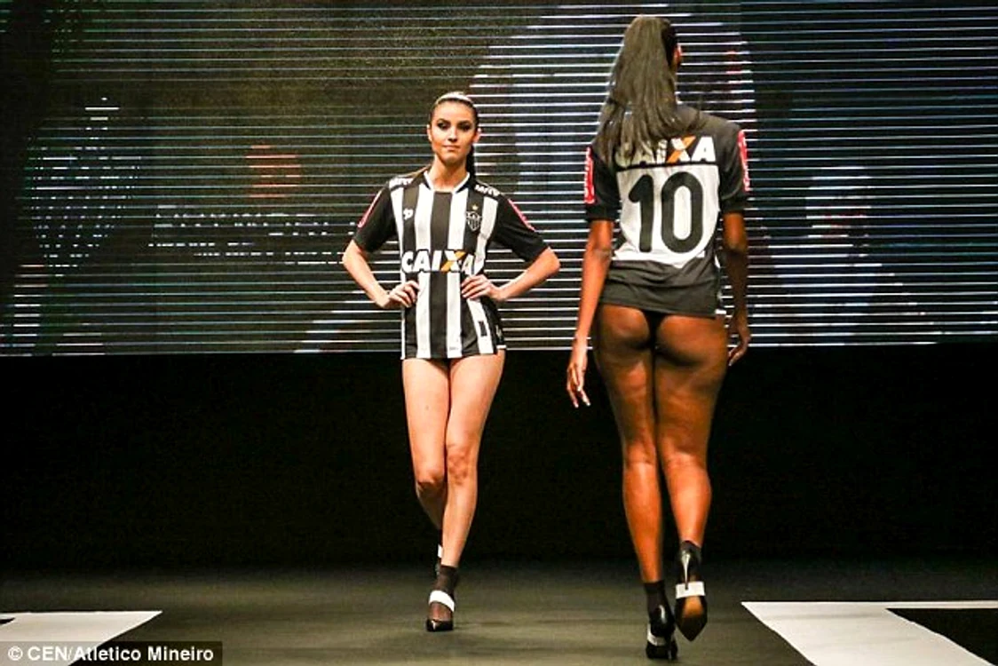
    Braziliencele au defilat cu tricourile echipei Atletico Mineiro  