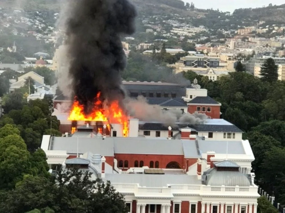 parlament cape town africa de sud incendiu