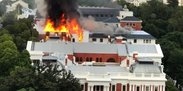 parlament cape town africa de sud incendiu