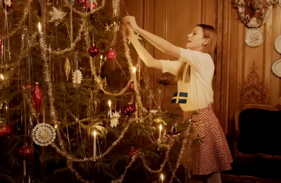 Printesa Estelle în clipul de Crăciun al familiei regale suedeze