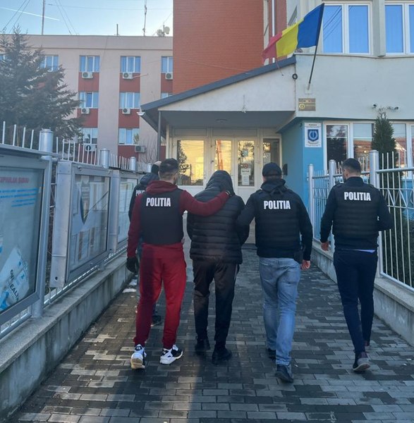  Tâlhar pe post de client, prins de un șofer inspirat, după ce și-a paralizat victima cu gaz lacrimogen 