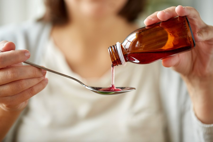 OMS a transmis o alertă globală pentru trei siropuri de tuse contaminate cu substanțe toxice care provoacă decese la copii