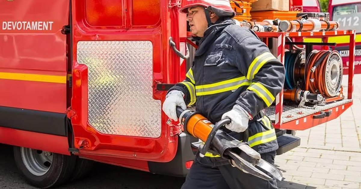 Pericol de explozie în Râmnicu Vâlcea: 16 persoane evacuate după accidentul cu o conductă de gaz.