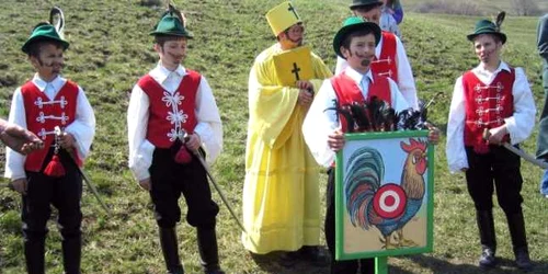 Copiii sunt cei care duc astăzi mai departe tradiţia. FOTOServiciul de Cultură Tradiţională