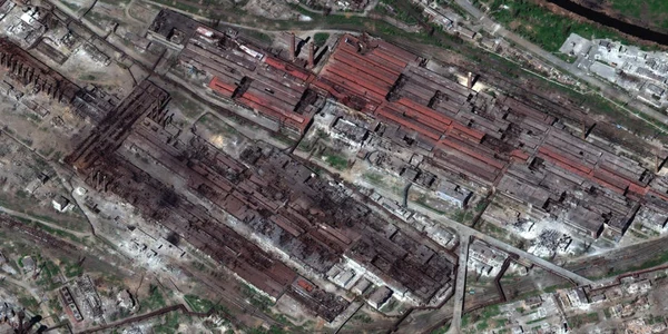 Razboi Ucraina Rusia distrugeri morti raniti refugiati 2-3 mai 2022  combinat Azovstal satelit FOTO EPA-EFE 