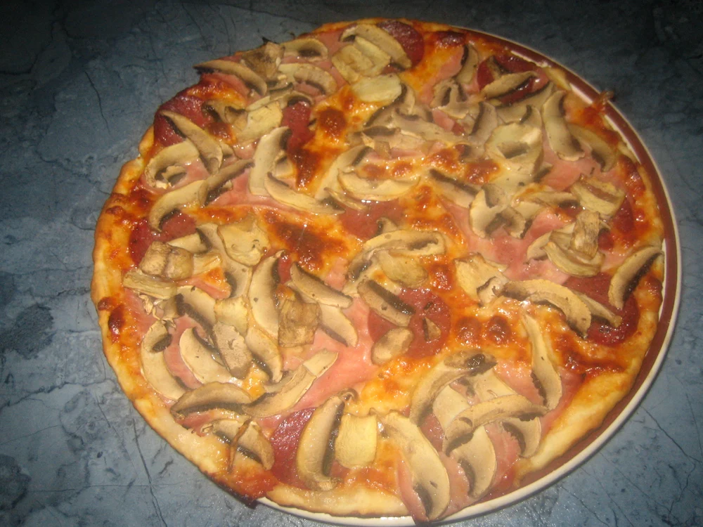 
    Pizza cu şuncă  