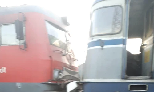 Trenul de persoane a fost lovit frontal de trenul de marfă jpeg