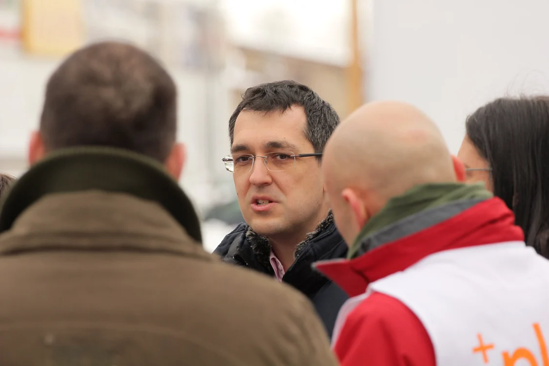 
    Vlad Voiculescu a afirmat că sunt sute de morți neraportați în plaformă doar la un singur spitalFoto: Facebook  
