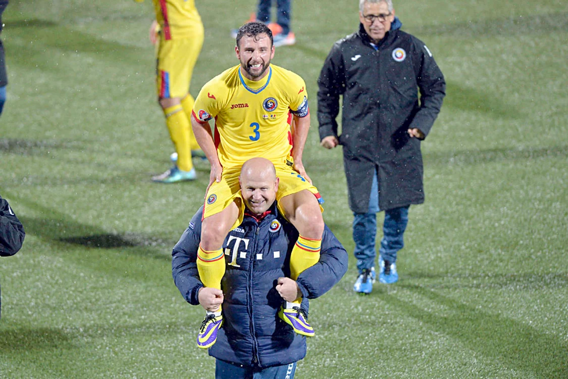 
    Aflat spre finalul carierei, Raţ este singurul jucător din lotul actual care ştie ce înseamnă experienţa unui turneu finalFoto: Mediafax  