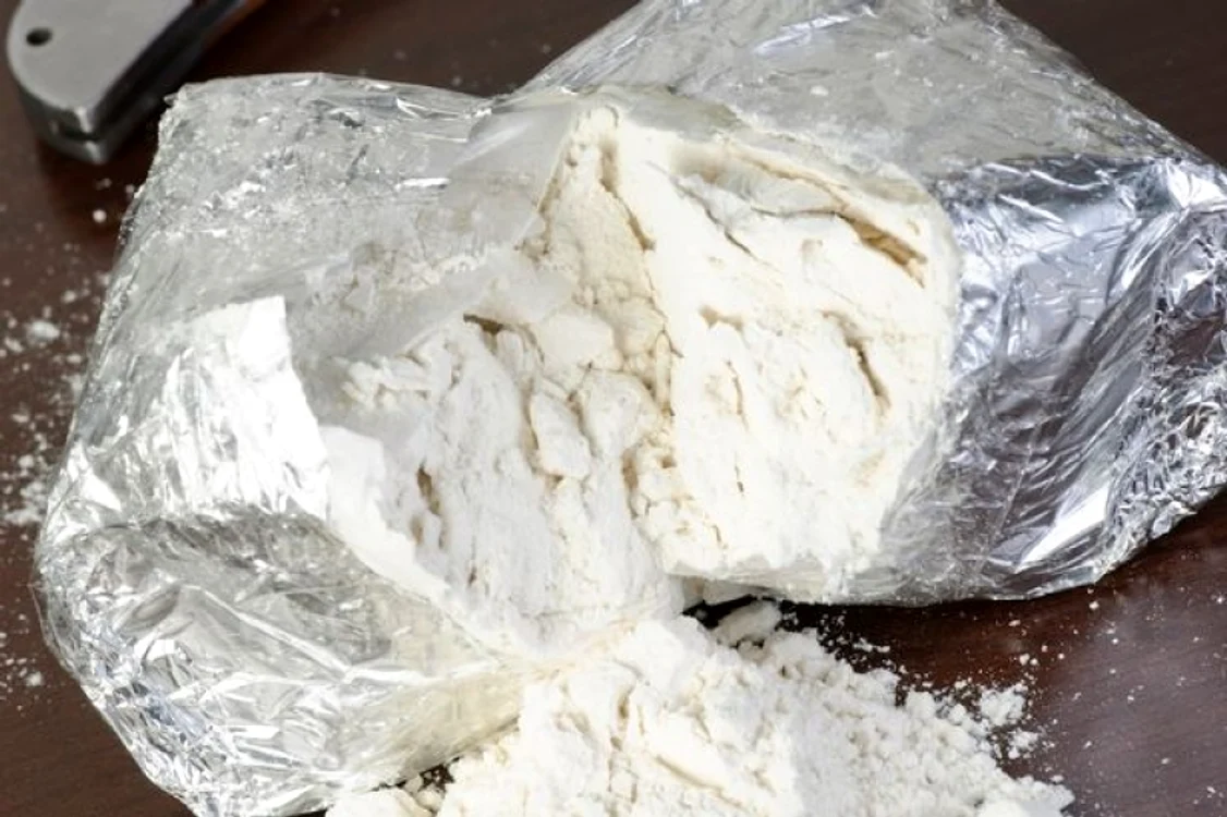 Cocaina a fost descoperită pentru că una dintre pungile cu droguri s-a rupt iar drogurile s-au vărsat