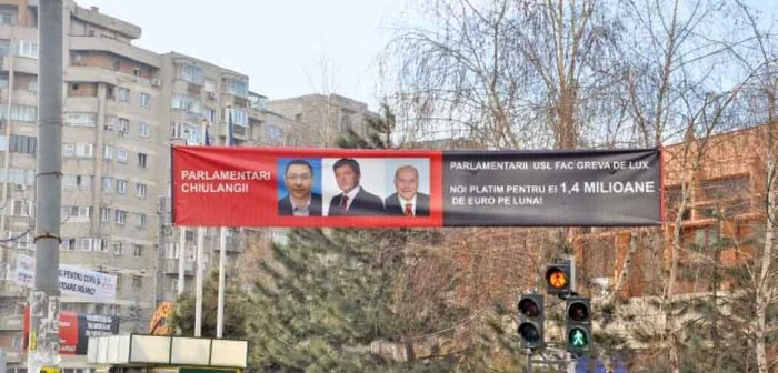 Afişele plătite de PDL au fost amplasate în puncte strategice