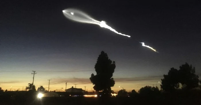 Falcon9, văzut din Long Beach, California, la mai mult de 100 de mile sud-est de locul unde a fost lansat Foto: AP