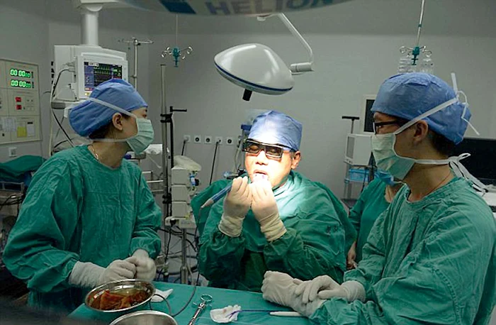 
    Şi-a perforat limba, săpând două canale în partea din spate a acesteia  