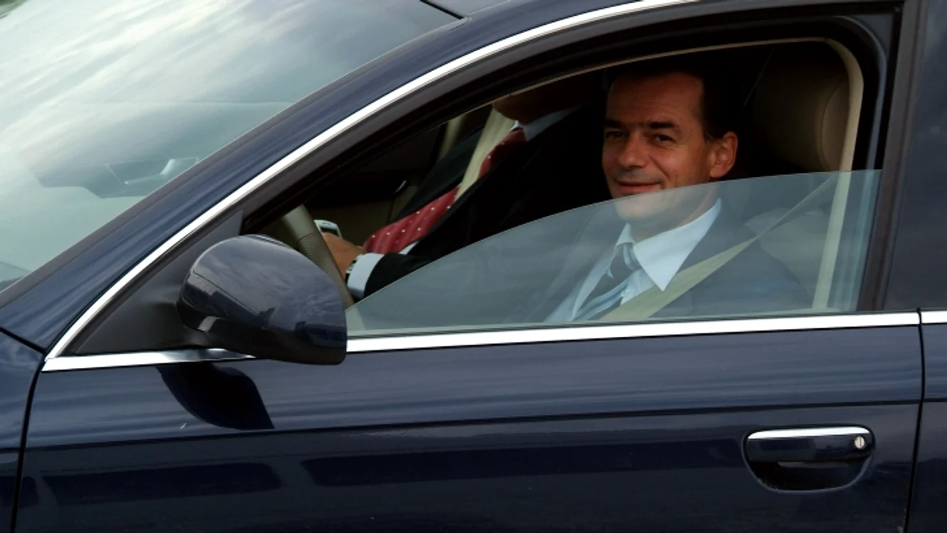 Ludovic Orban îşi conducea singur maşina. Foto: Rompres
