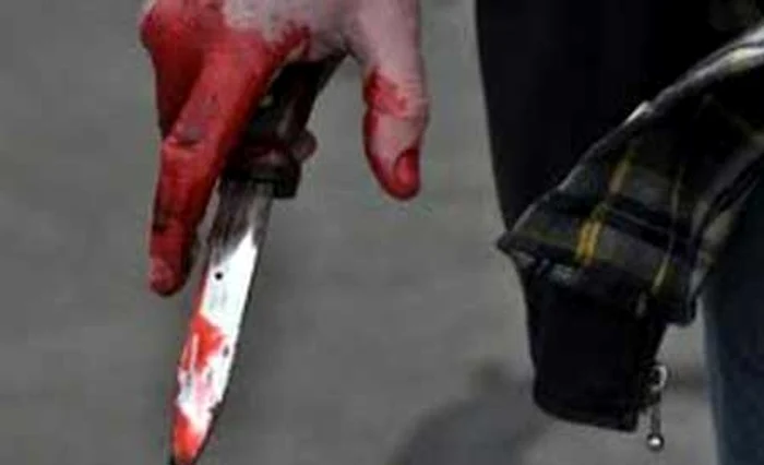 
    Agresorii l-au înjunghiat de mai multe ori pe tânărul de 16 ani  