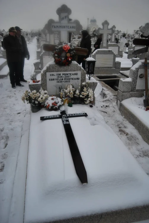 Zăpada s-a așternut imediat pe mormântul lui George Alexandru