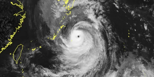 Imagine din satelit cu taifunul Nanmadol FOTO AFP / Japan Meteorological Agency 