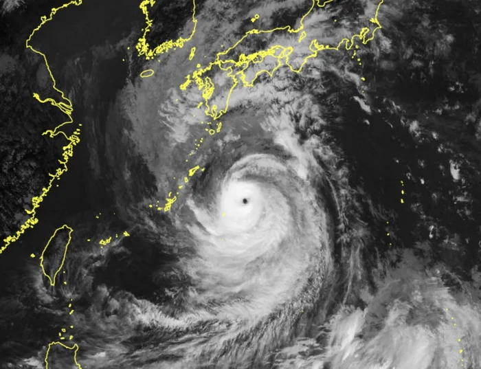 Imagine din satelit cu taifunul Nanmadol FOTO AFP / Japan Meteorological Agency 