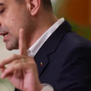 Președintele AUR, George Simion, face declarații de presă după depunerea  moțiunii de cenzură alături de PSD împotriva guvernuluii. FOTO Inquam Photos / Octav Ganea