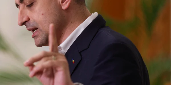 Președintele AUR, George Simion, face declarații de presă după depunerea  moțiunii de cenzură alături de PSD împotriva guvernuluii. FOTO Inquam Photos / Octav Ganea