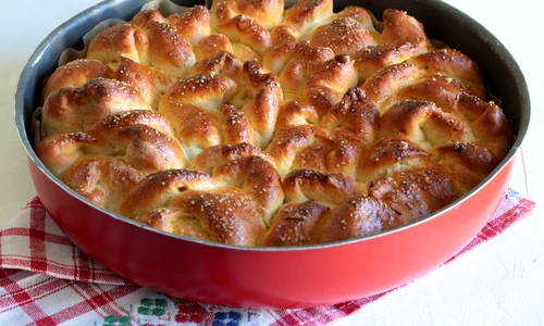 Placinta poale n brau  Sursa foto shutterstock 1880172805 jpg