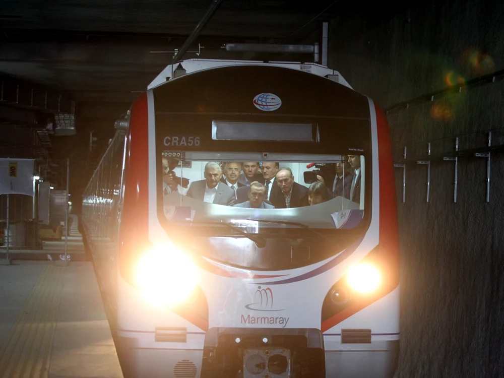 Premierul turc Recept Tayyip Erdogan, la bordul unui tren ce va trece prin tunelul de sub Bosfor