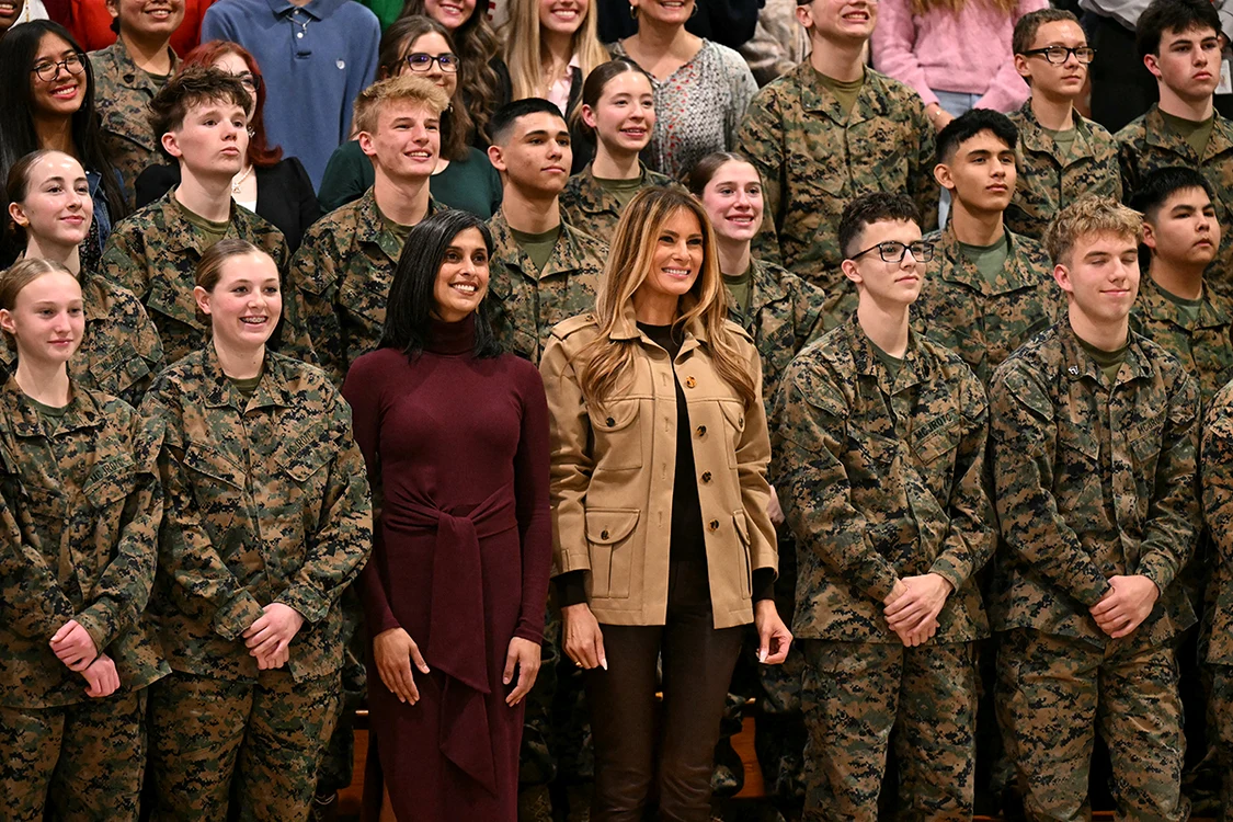 Usha Vance și Melania Trump, alături de tineri soldați/FOTO:X