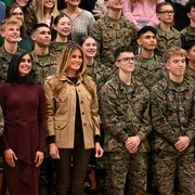 usha vance și melania trump cu soldati jpg