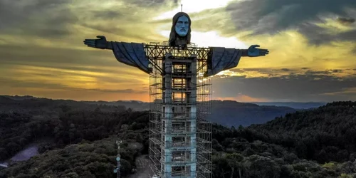 Statuia lui Isus in constructie la Encantado Brazilia FOTO AFP