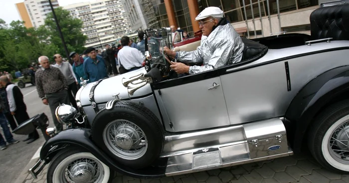 Iubitorii de automobile din secolul trecut sunt aşteptaţi la Polus în parcare. Foto: arhivă 