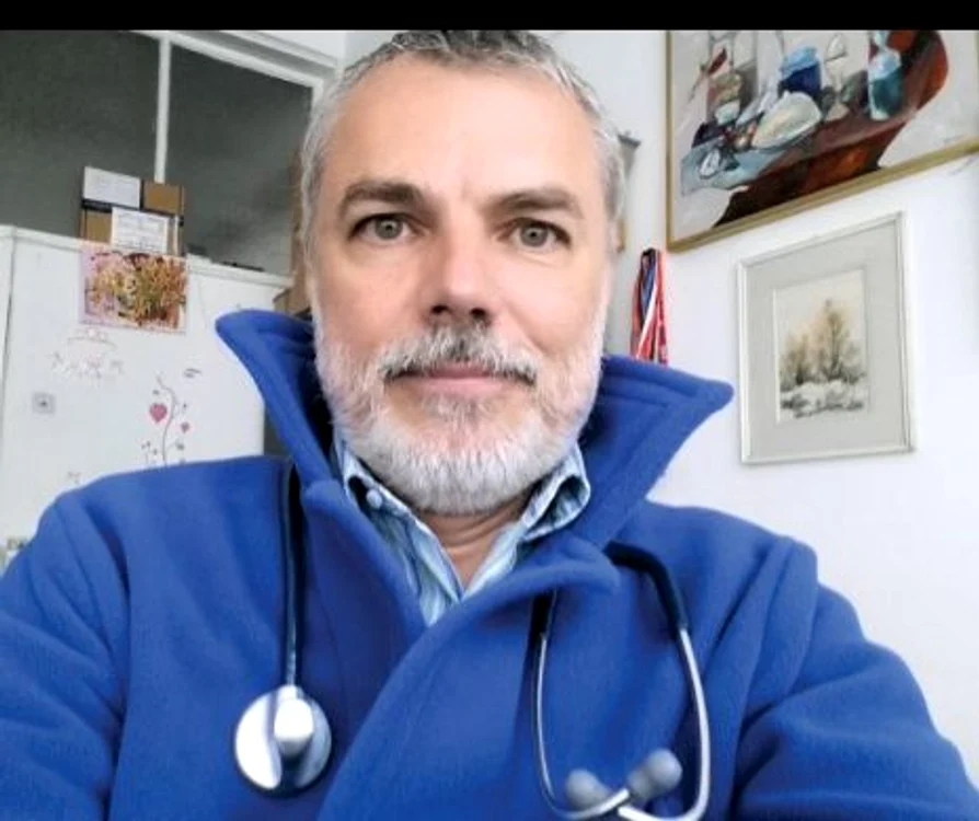 1 dr mihai craiu fondatorul spitalului virtual pentru copii fiul m jpg jpeg