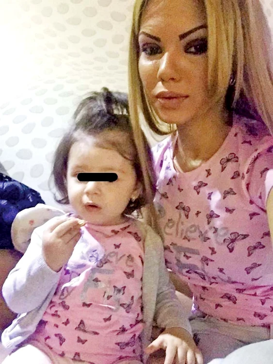 Mădălina Dumitru şi fiica ei, Anais (4 ani)