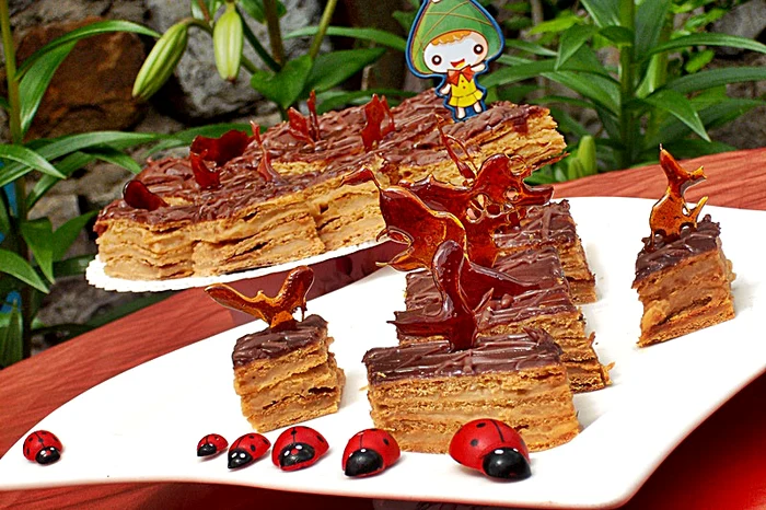 Prăjitură cu foi şi cremă de zahăr ars