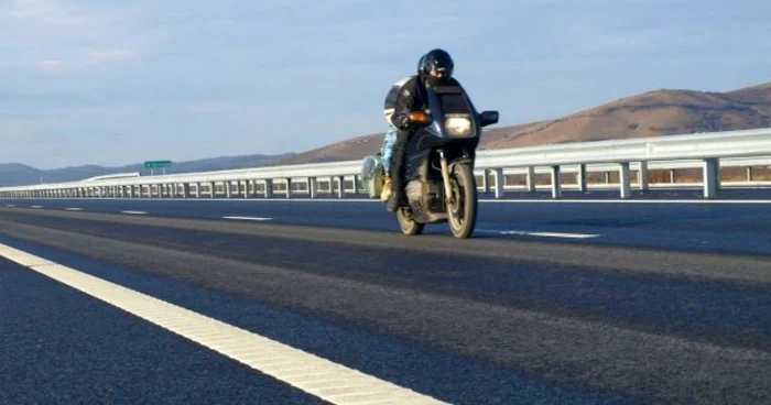 Cea mai mare por'ţiune din autostrada Simeria - Orăştie e circulabilă, însă accesul maşinilor e interzis până la finalizarea lucrărilor. D.G.