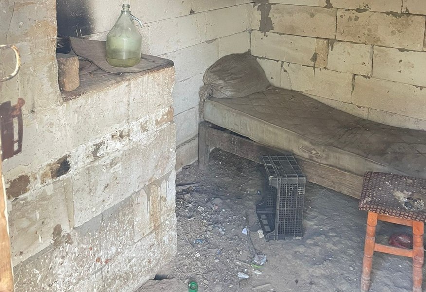 Cum au ajuns doi oameni sclavi la o familie din Iași. Lăsate fără acte, victimele erau ținute în condițiile inumane și exploatate până la epuizare