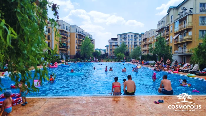 Imagine cu piscina din complexul Cosmopolis FOTO Facebook