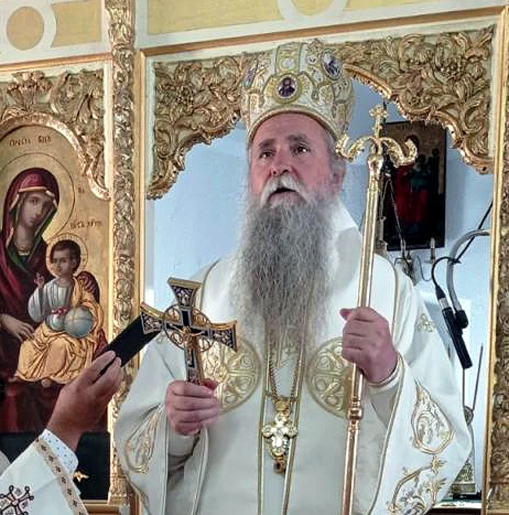 Episcopul Joanikije a fost transportat cu elicopterul la mănăstirea din Cetinje, sediul Bisericii Ortodoxe sârbe