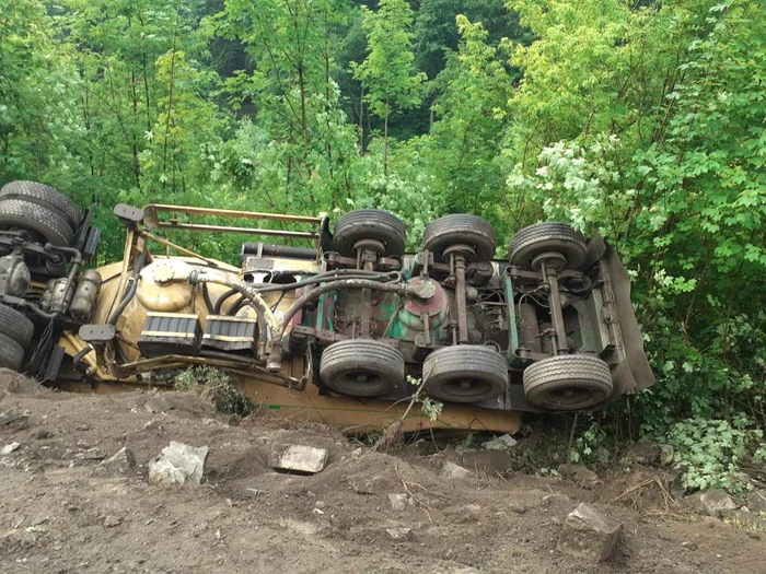 Șoferul autospecialei nu a suferit leziuni FOTO Poliția Neamț
