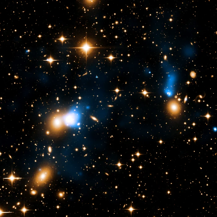 Specialiștii NASA au publicat imagini spectaculoase de la 700 de milioane ani lumină depărtare de Terra
