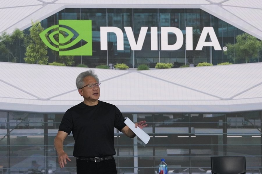Time a publicat lista celor mai influente 100 de persoane din domeniul Inteligenței Artificiale. Șeful Nvidia lipsește. Revista i-a inclus însă pe Ben Affleck și Paris Hilton în clasament