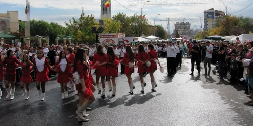 Parada „Sărbătorii Castanelor“ a început la ora 12.00