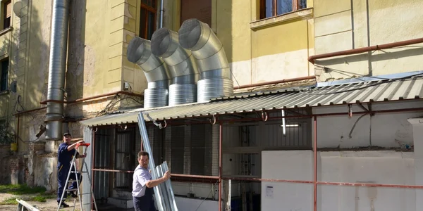 Construcţia ilegală a fost îndepărtată de cei de la McDonald's