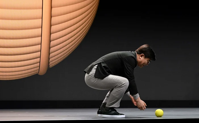 Salonul Consumatorilor de Electronice din Las Vegas îi şochează şi în acest an pe vizitatori: roboţelul Billie a fost vedeta