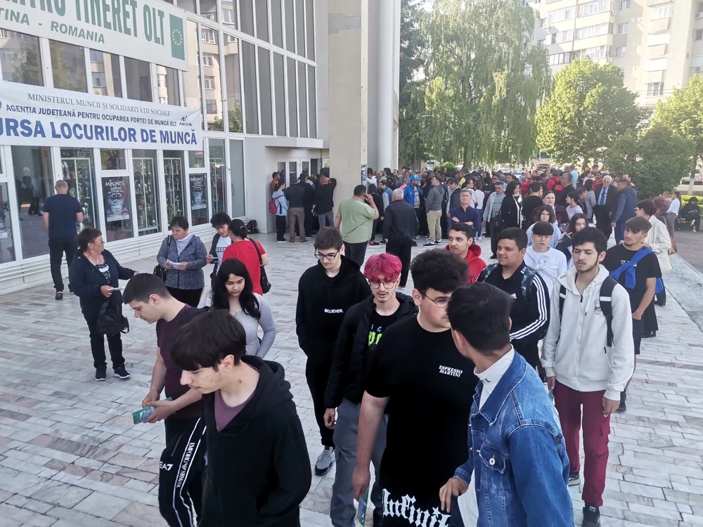 La Bursă au venit și elevi din ultimul an de liceu FOTO: Alina Mitran