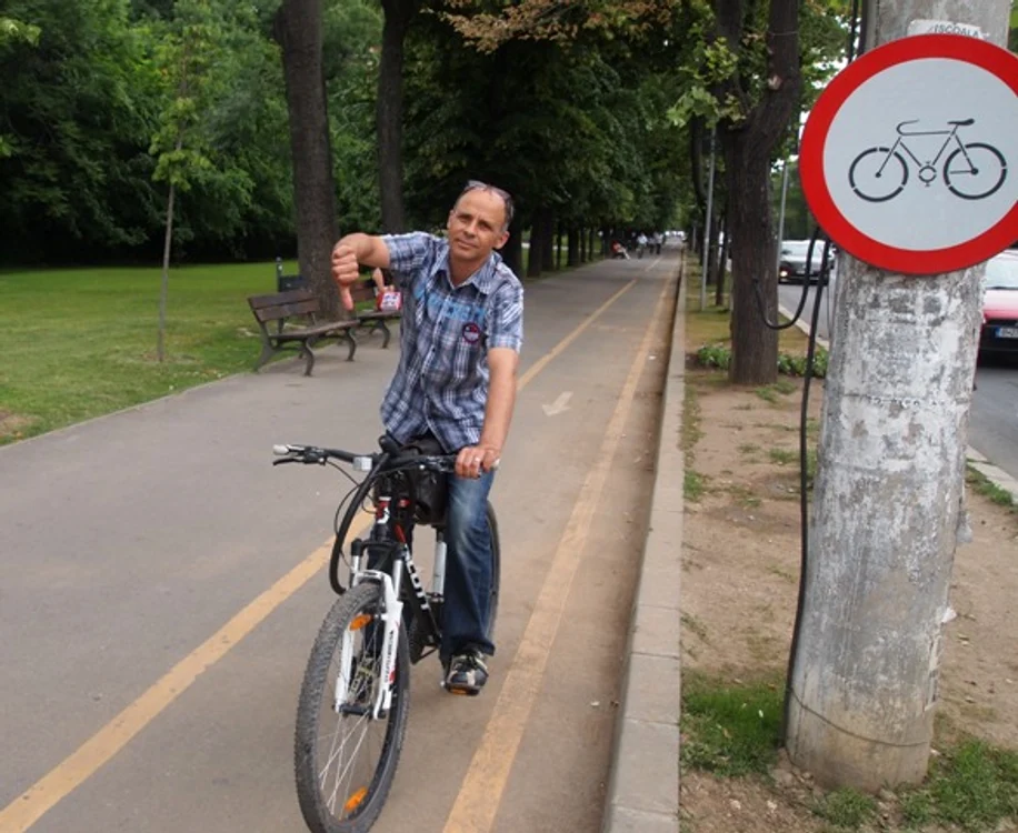 
    În Bucureşti bicicliştii au interzis chiar şi pe pistele destinate lor  