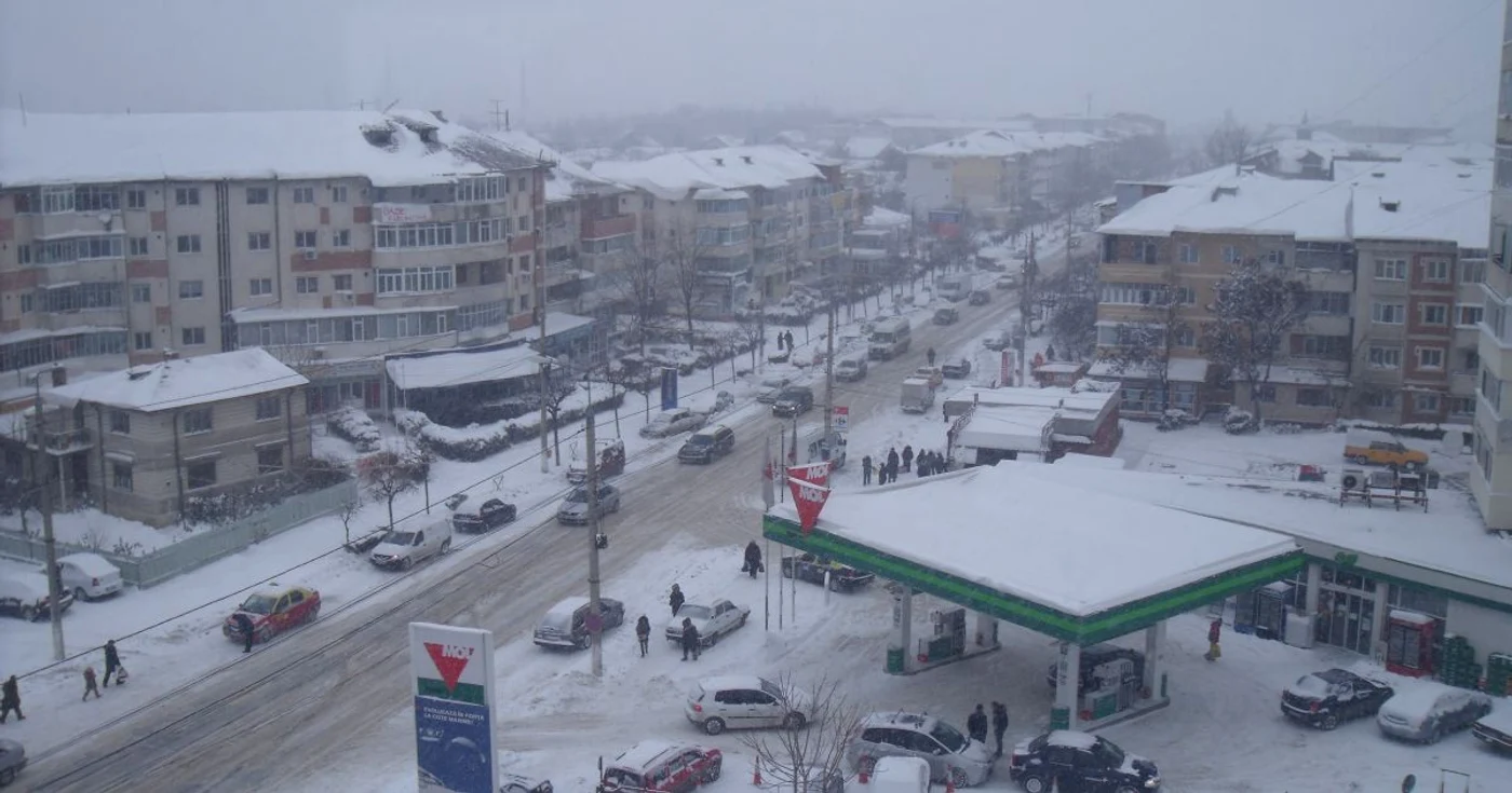Zăpada a acoperit oraşul Foto: Ştefan Borcea