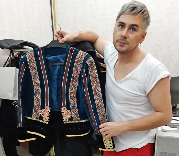 Alin Gheorghișan are zeci de costume spectaculoase în garderoba de la teatru