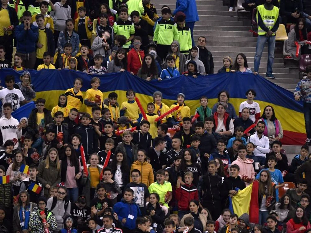 
    Copiii au încurajat din primul până în ultimul minut naționalaFOTO: Sportpictures.eu  