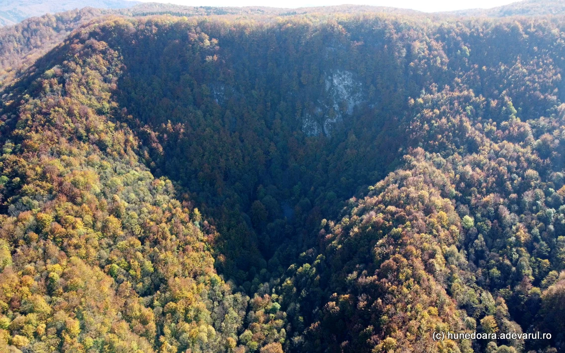 Platoul Vârtoapelor și Valea Rea Foto Daniel Guță (1) JPG